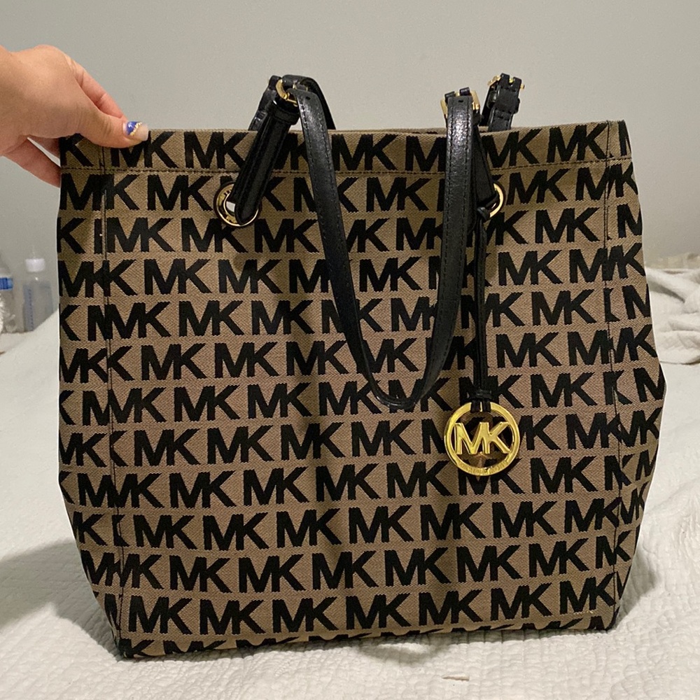 ✨MK Singature Canvas Purse✨